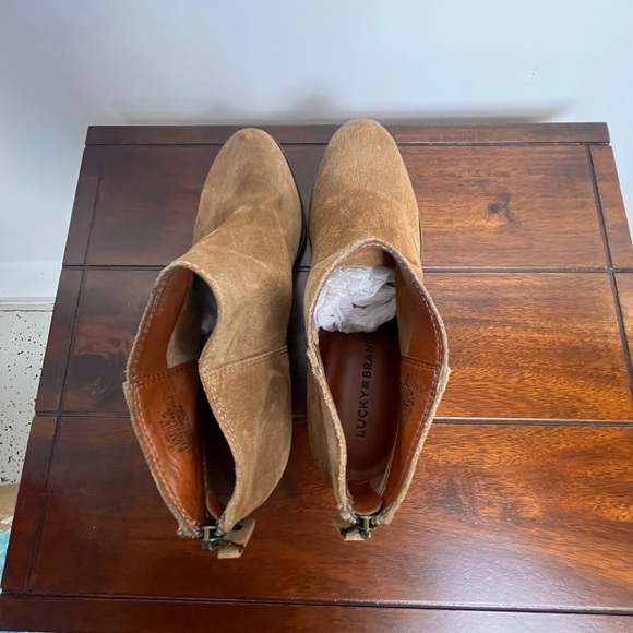 LUCKY BRAND Belvva Suede leather Brown Ankle Zip Booties Size 8.5 - Picture 5 of 9